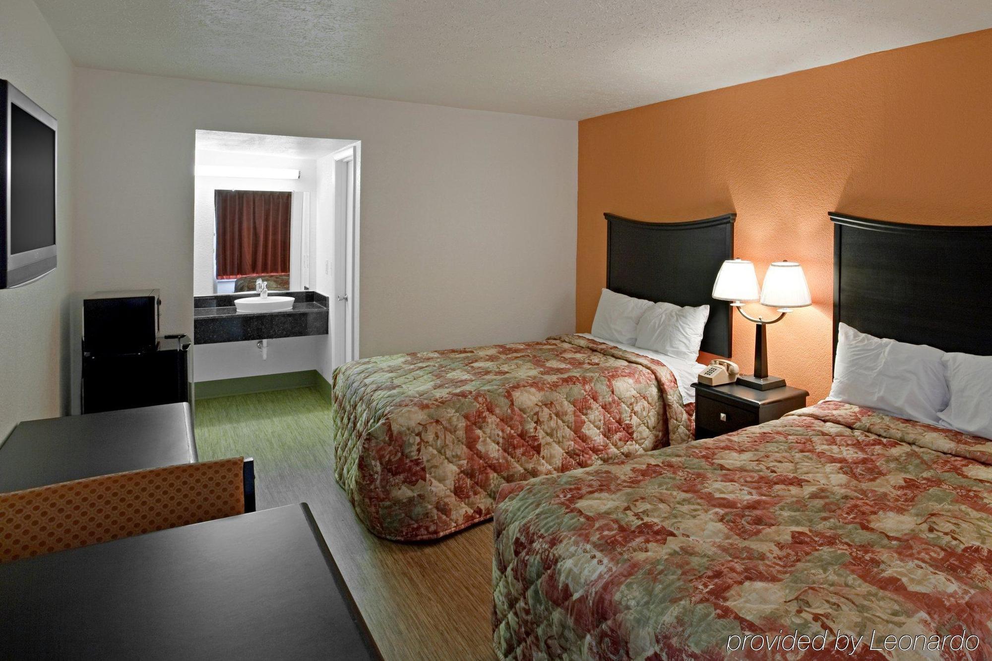 Econo Lodge Metropolis Room photo